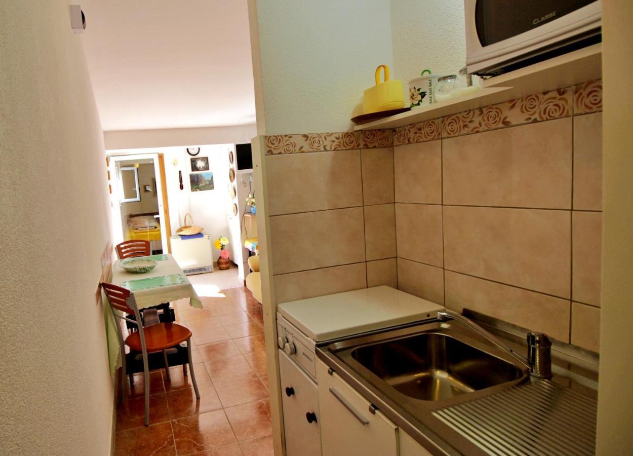 Seaside Apartment Омиш Экстерьер фото